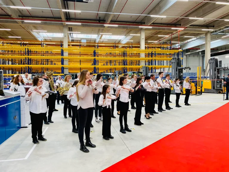 Pihalni orkester na otvoritvi proizvodnega obrata v Ormožu.