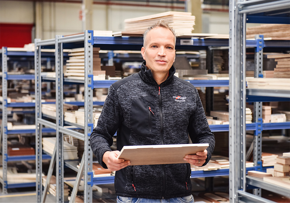 Skladiščnik - komisioniranje lesenih polizdelkov